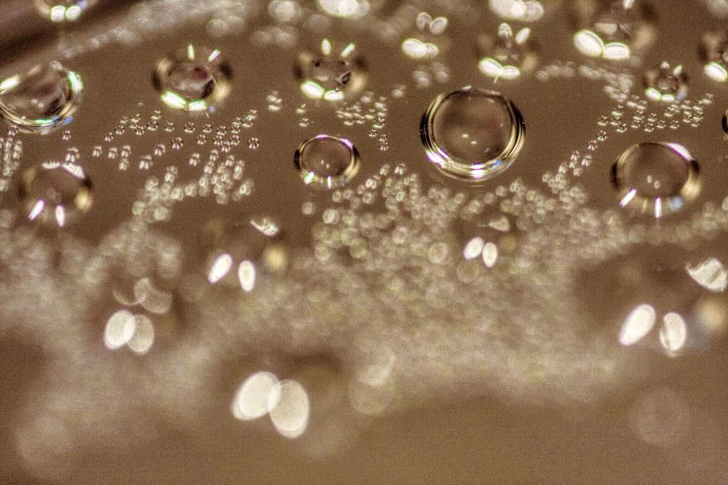 Photo of water droplets of various sizes